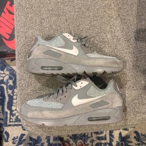 Nike Air Max 90 Gray and Light Pink Sneakers